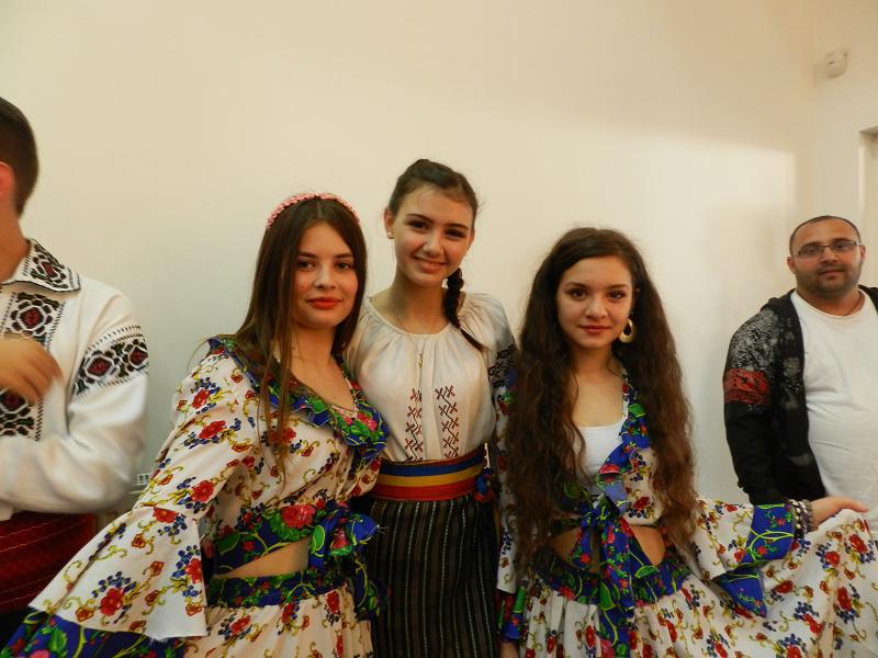 Girls dressed in traditional Romanian and Romani costumes